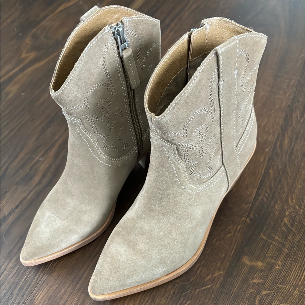 New with Tags…never worn cowgirl boots. Still in box.